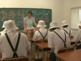Японки класна стая шега шоу