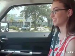 Thiếu niên mật ong và cô ấy đầu tiên xe hơi xxx video kinh nghiệm