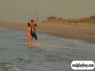 Badass sensational babes proberen uit kite boarding en jui jitsu