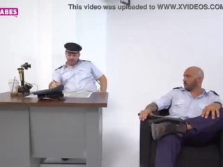 Sugarbabestv&colon; greeks 警察 軍官 成人 夾