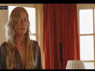 Sophie hilbrand - holandieši blone, kails uz publisks, masturbācija & x nominālā filma ainas - zomerhitte (2008)