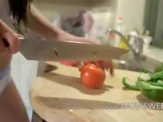 Unreal vegetabiliska i henne snäva vaginaen