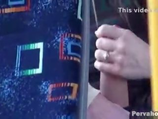 Komórka kamera połowy bj w publiczne autobus